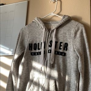 zipped up hollister sweatshirt